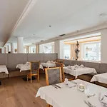 Premium Activehotel Bergkoenig Отель Нойштифт-им-Штубайталь