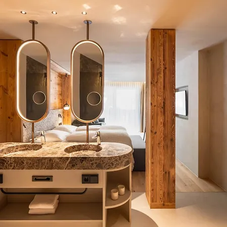 Отель Premium Activehotel Bergkoenig Нойштифт-им-Штубайталь