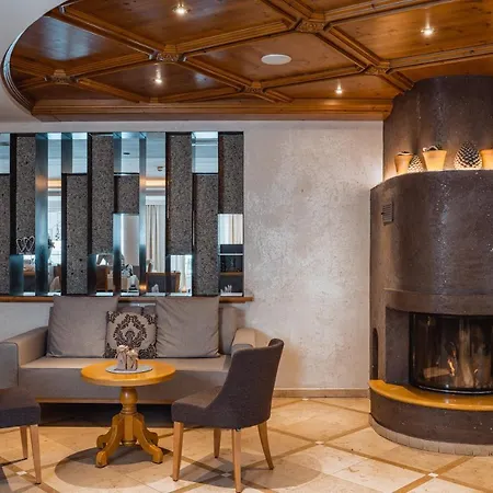 Premium Activehotel Bergkoenig Отель Нойштифт-им-Штубайталь