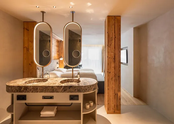 Отель Premium Activehotel Bergkoenig Нойштифт-им-Штубайталь