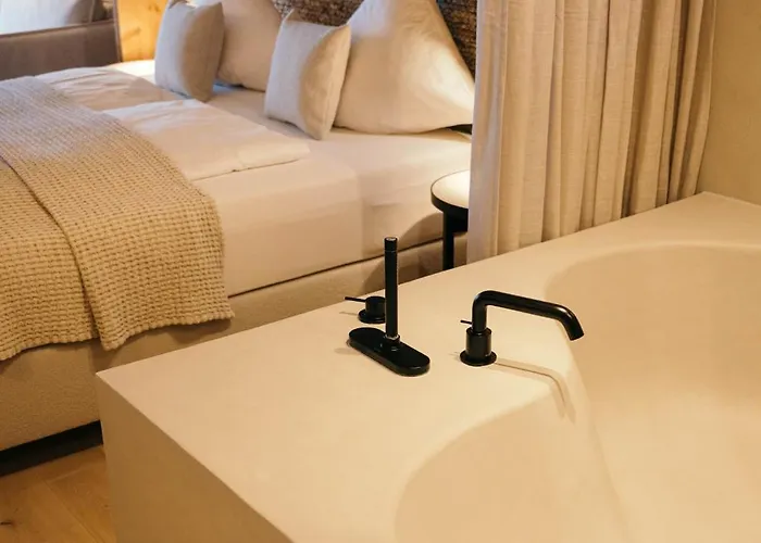 فندق بريميوم أكتيفهوتيل بيرغكونيغ 4*