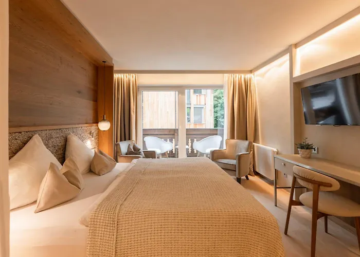 بريميوم أكتيفهوتيل بيرغكونيغ 4*